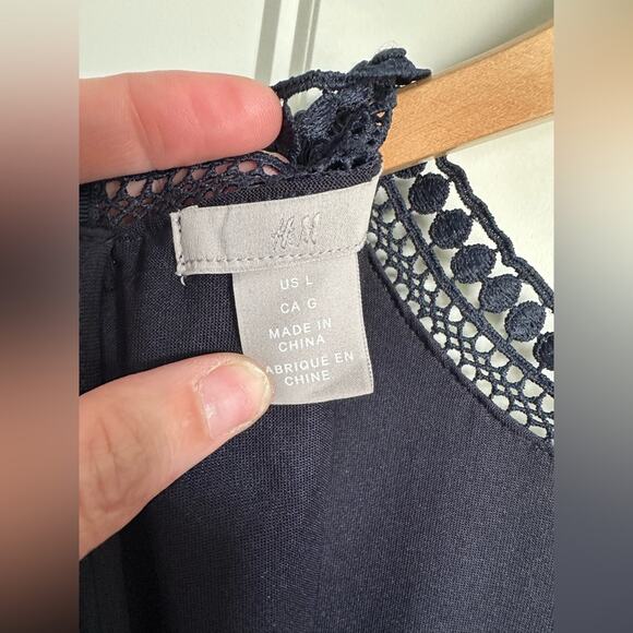 H&M Navy Lace Sheath Dress with Crew Neck and Short Sleeves Size L - Picture 4 of 8